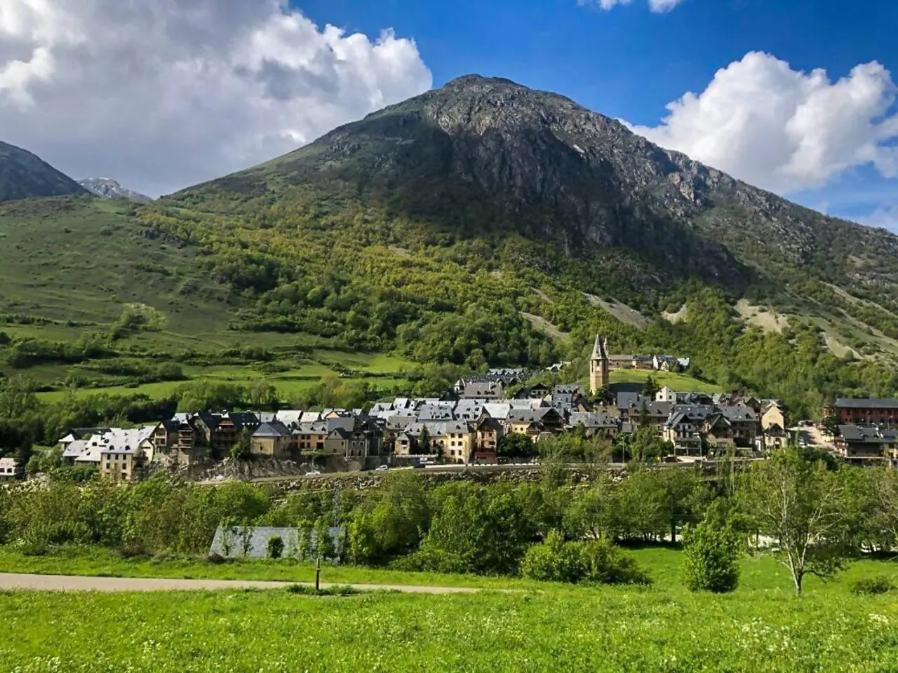 Espacioso Apartamento Con Jardin En Salardu Naut Aran 0*,  Spain
